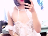 Brunette Tranny jerking in hard dick in solo Webcam