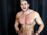 Oily blonde hunk wanks