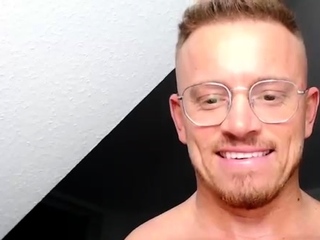 Jerking off gay amateur hunk