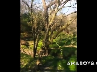 Two men cum together outside