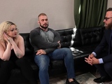 Muscled hunk jerks in front of voyeurs